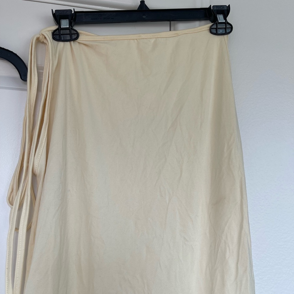 2 piece Women's yellow top and skirt set - Picture 5 of 8